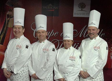 Forrás: http://deluxe.hu/kepek/cikk_kep/3838bocuse_cukraszcsapat_468.jpg 